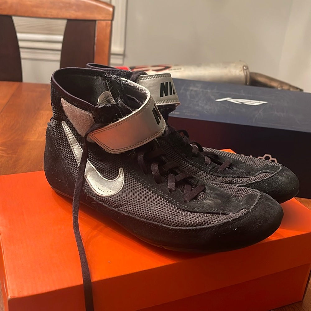 Nike wrestling shoes